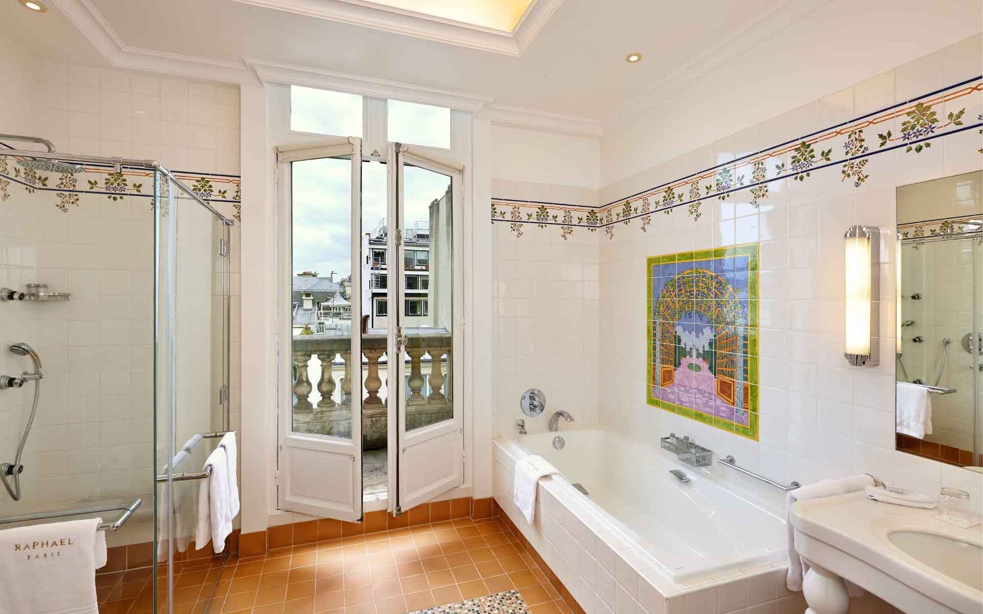 Hotel Raphael Paris Salle de bain Chambre Deluxe
